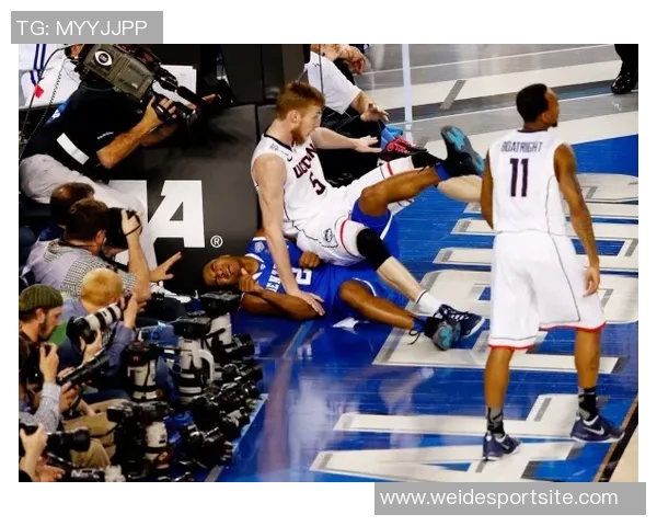 兰德尔娇妻现身主场为老公助威身材保持完美紫色大衣引人注目